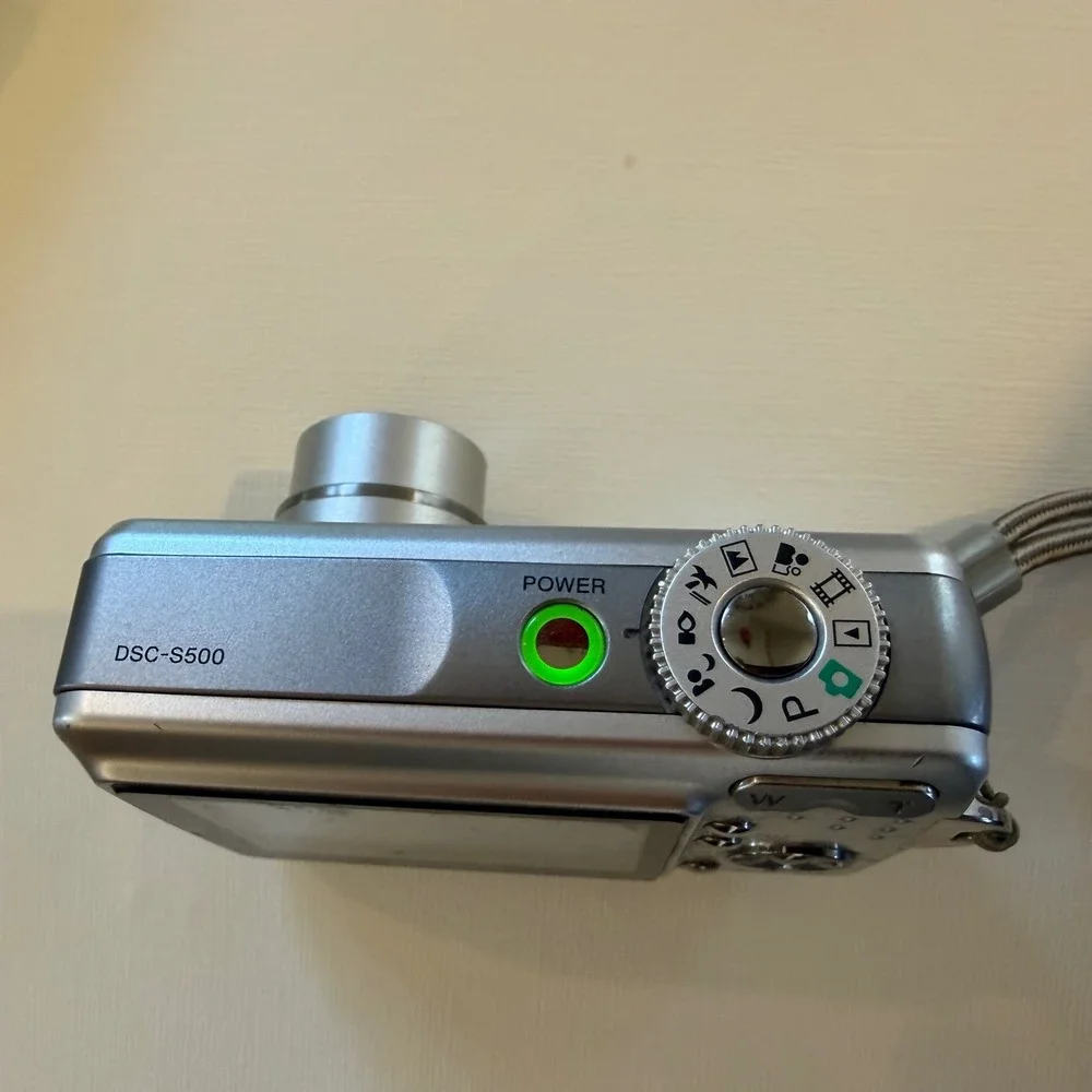 Sony Cyber-shot DSC-S500 6.0MP Digital Camera Silver 3x Optical Zoom Compact